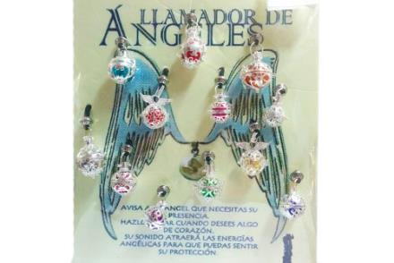 Llamador de Ángeles de metal y bolitas de color con cordón