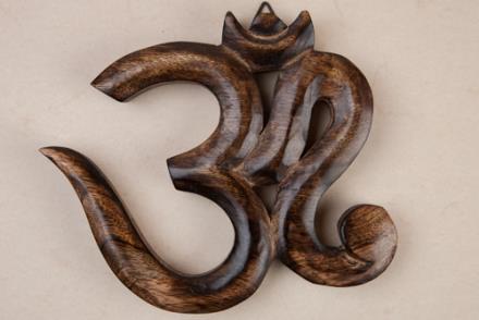 Símbolo Om de madera para colgar