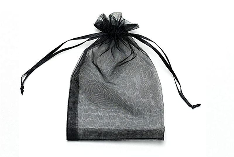 Bolsa de organza de color negro