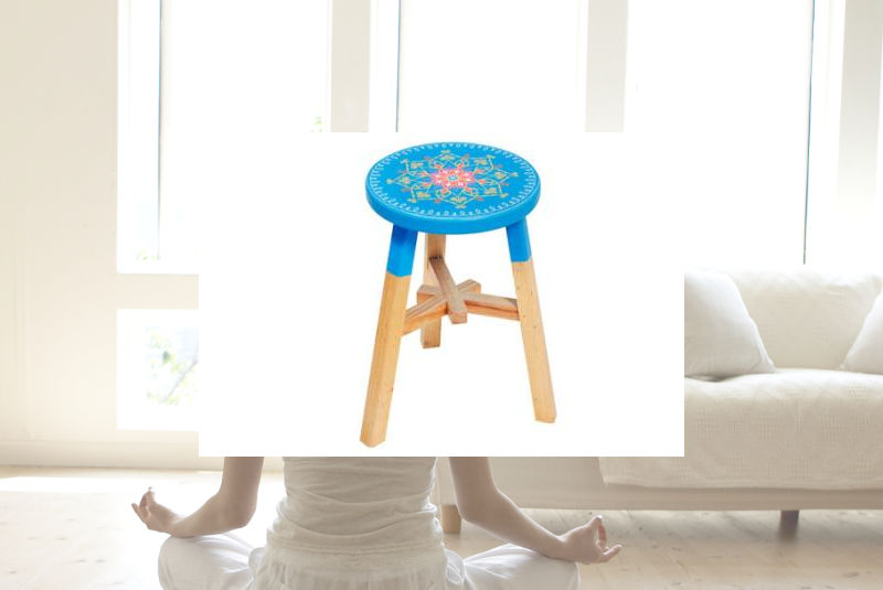 Taburete de madera azul