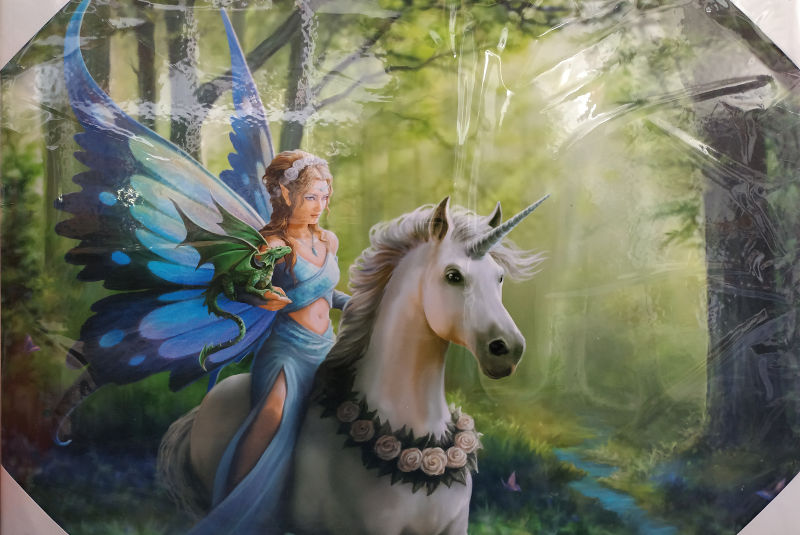 Unicornio, hada y dragón