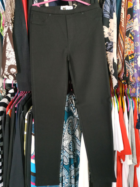 Pantalón ajustado negro con cintura de goma