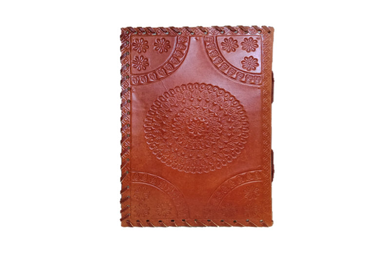 Libreta de cuero repujada con piedras medievales en relieve - Imagen 2