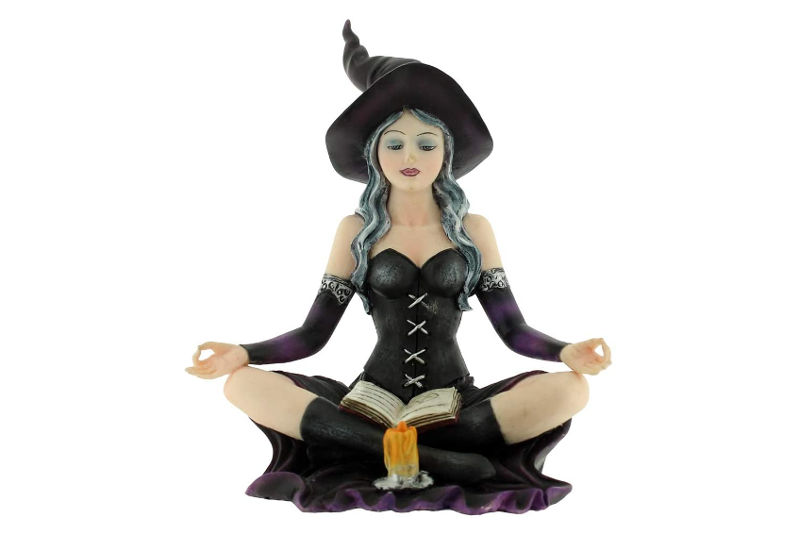 Figura Bruja Aradia Yoga de Némesis Now