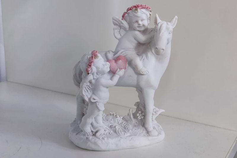 Figura de Querubines con Caballo
