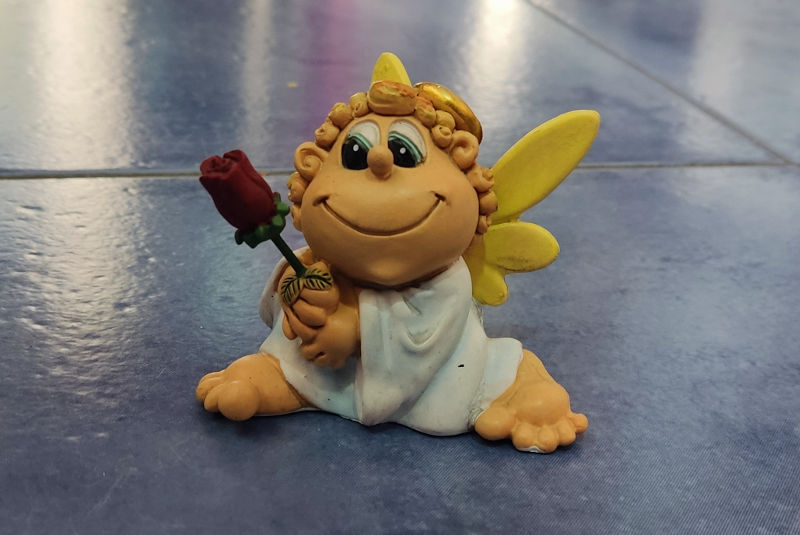 Figura de Angelito Funny con Rosa